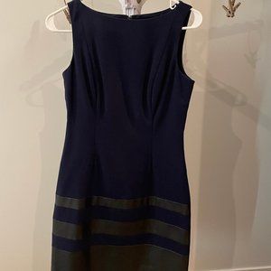 Classic Ralph Lauren Modern Midi with Faux Leather Detailing in Women's Size 2